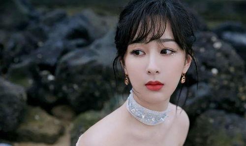 知名博主爆料杨紫视频,演技与美貌并存！  第1张